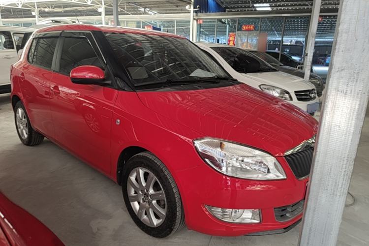 Used Skoda Fabia 2014 1.4L Manual Jingling Edition Front Right 45 Deg