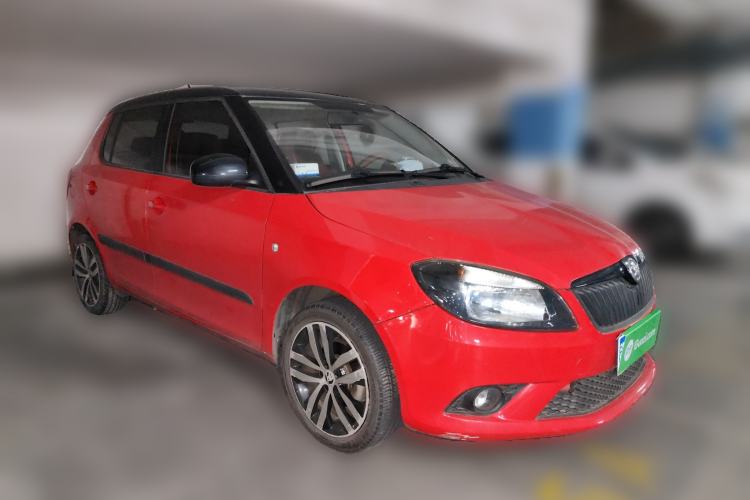 Used Skoda Fabia 2014 1.6L Automatic Sport Edition Front Right 45 Deg