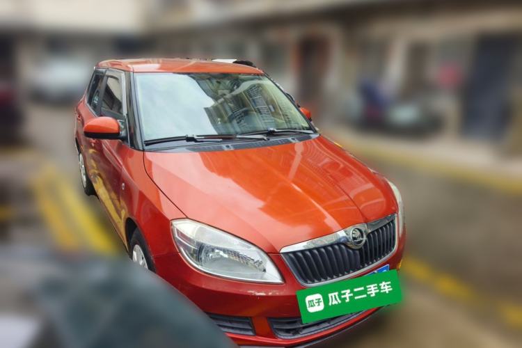 Used Skoda Fabia 2014 1.4L Manual Crystal Edition Front Right 45 Deg