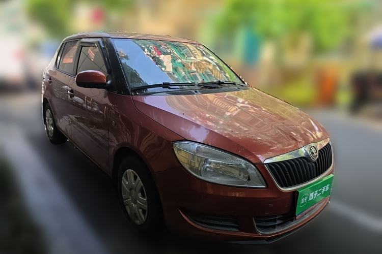Used Skoda Fabia 2014 1.4L Manual Crystal Edition Front Right 45 Deg