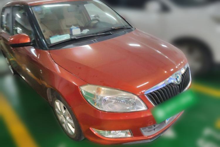 Used Skoda Fabia 2014 1.4L Manual Jingling Edition Front Right 45 Deg