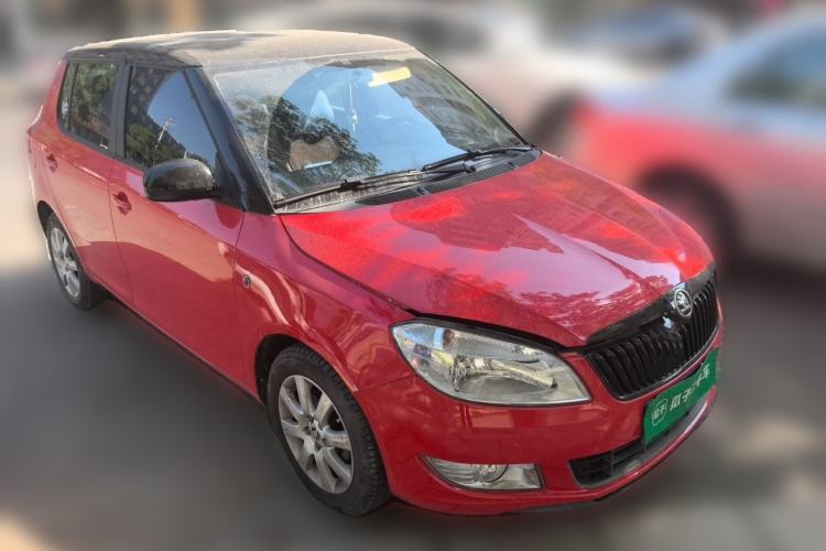 Used Skoda Fabia 2014 1.4L Manual Jingling Edition Front Right 45 Deg