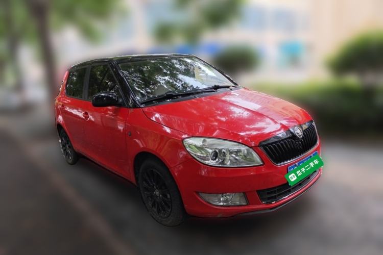 Used Skoda Fabia 2014 1.6L Automatic Crystal Edition Front Right 45 Deg