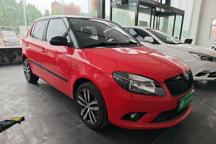 Used Skoda Fabia 2014 1.6L Automatic Sport Edition Front Right 45 Deg