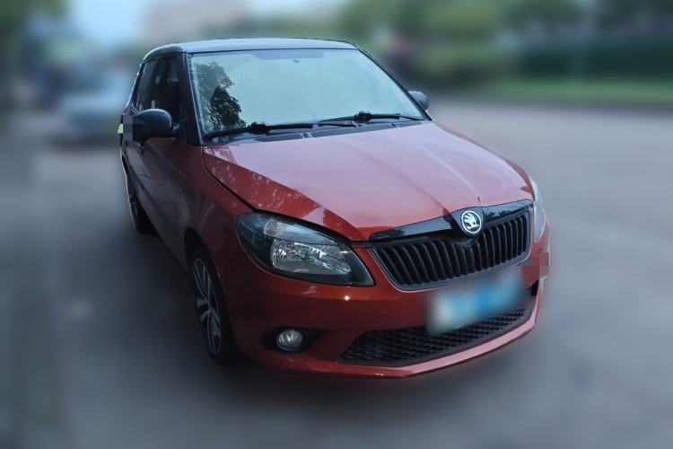 Used Skoda Fabia 2014 1.6L Automatic Sport Edition Front Right 45 Deg