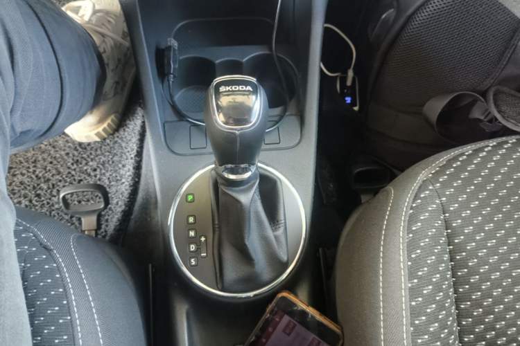 Used Skoda Fabia 2014 1.6L Automatic Sport Edition Gear Lever
