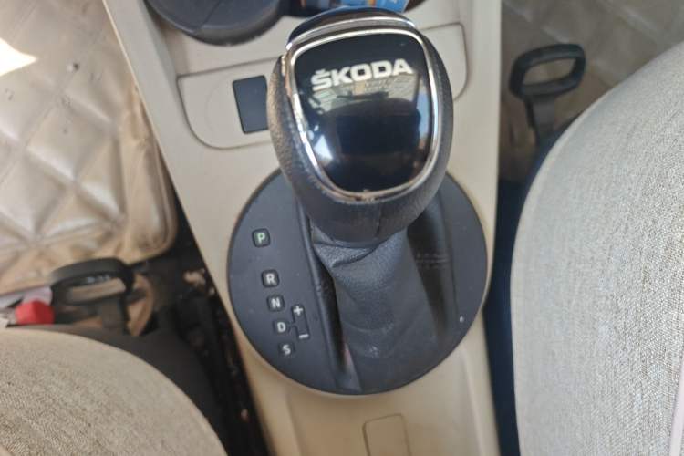 Used Skoda Fabia 2014 1.4L Automatic Crystal Edition Gear Lever