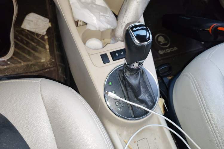 Used Skoda Fabia 2014 1.6L Scout Gear Lever
