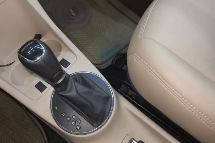 Used Skoda Fabia 2014 1.4L Automatic Crystal Edition Gear Lever