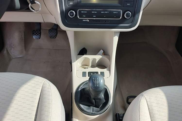 Used Skoda Fabia 2014 1.4L Manual Crystal Edition Gear Lever
