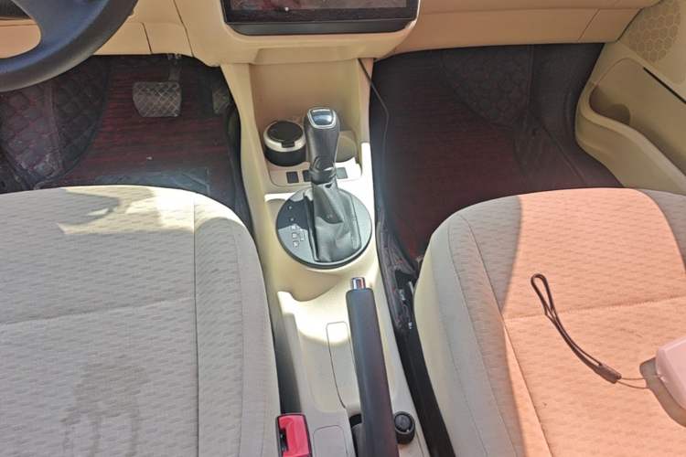 Used Skoda Fabia 2014 1.4L Automatic Crystal Edition Gear Lever