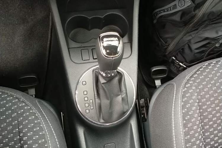 Used Skoda Fabia 2014 1.6L Automatic Sport Edition Gear Lever
