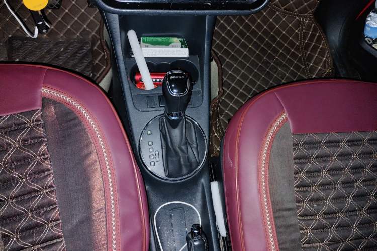 Used Skoda Fabia 2014 1.6L Automatic Sport Edition Gear Lever
