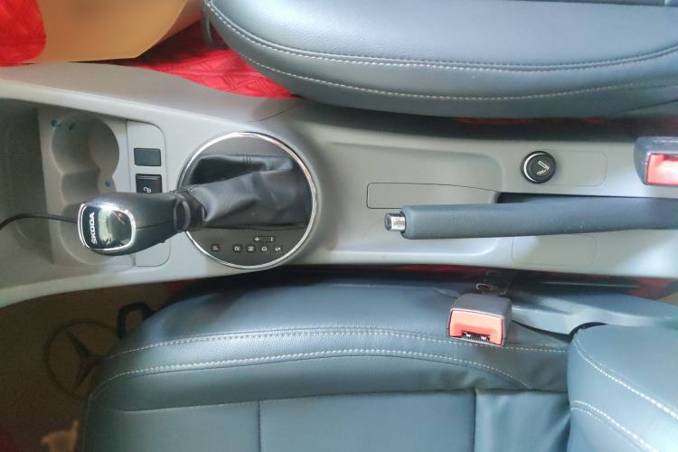 Used Skoda Fabia 2014 1.4L Automatic Crystal Edition Gear Lever