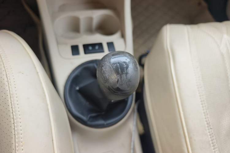 Used Skoda Fabia 2014 1.4L Manual Crystal Edition Gear Lever