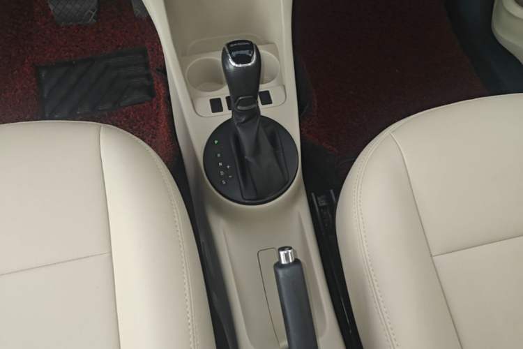 Used Skoda Fabia 2014 1.4L Automatic Crystal Edition Gear Lever