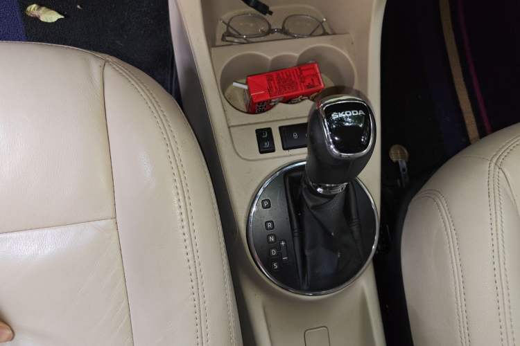 Used Skoda Fabia 2014 1.6L Automatic Crystal Edition Gear Lever