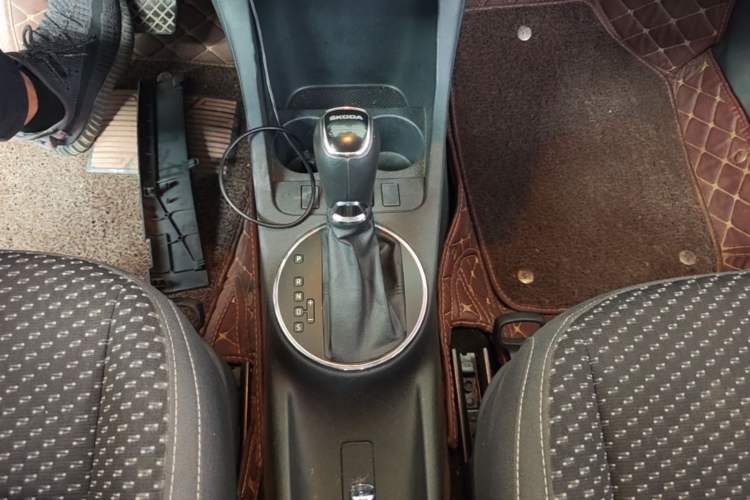Used Skoda Fabia 2014 1.6L Automatic Sport Edition Gear Lever