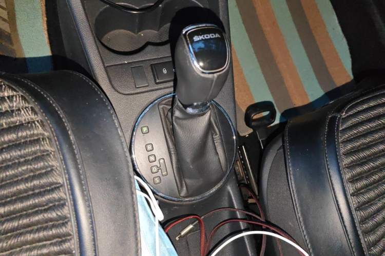 Used Skoda Fabia 2014 1.6L Automatic Sport Edition Gear Lever