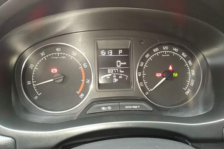 Used Skoda Fabia 2014 1.6L Automatic Sport Edition Instrument Cluster