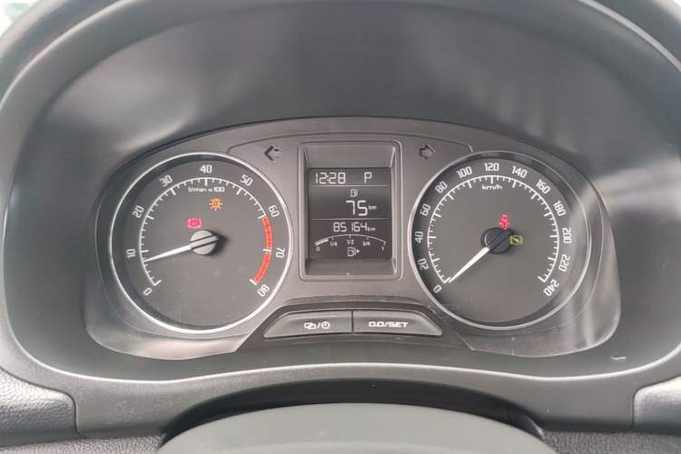 Used Skoda Fabia 2014 1.6L Automatic Sport Edition Instrument Cluster