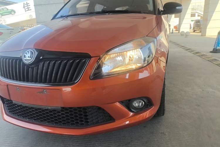 Used Skoda Fabia 2014 1.6L Automatic Sport Edition Left Front Headlight