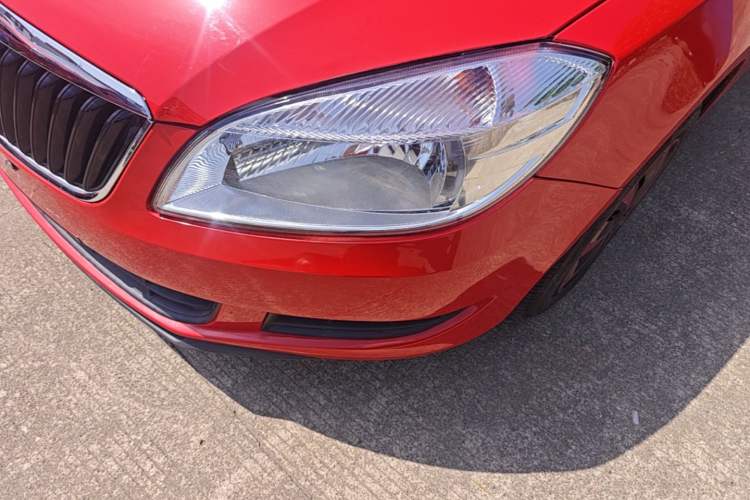 Used Skoda Fabia 2014 1.4L Automatic Crystal Edition Left Front Headlight