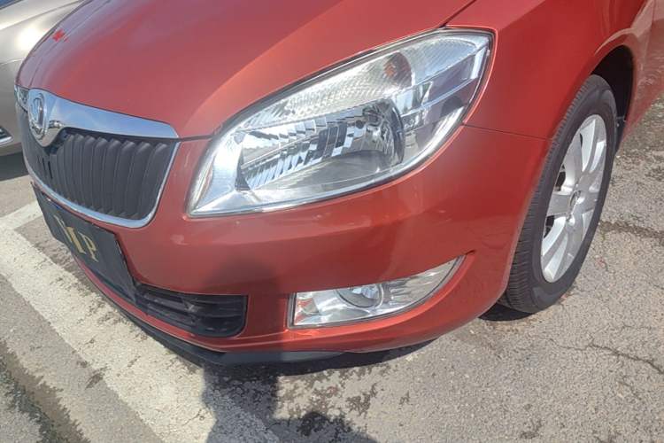 Used Skoda Fabia 2014 1.4L Manual Jingling Edition Left Front Headlight