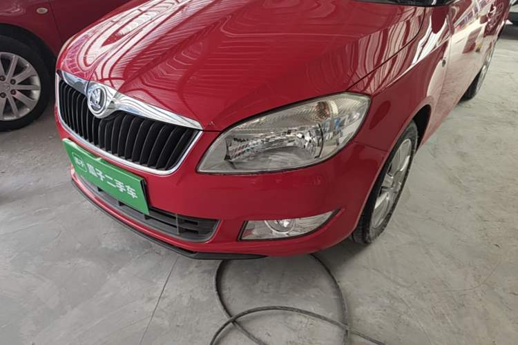 Used Skoda Fabia 2014 1.4L Manual Jingling Edition Left Front Headlight