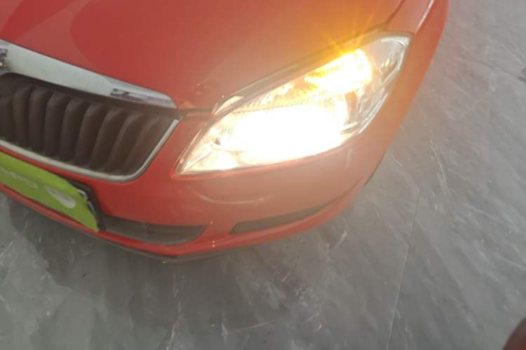 Used Skoda Fabia 2014 1.4L Automatic Crystal Edition Left Front Headlight