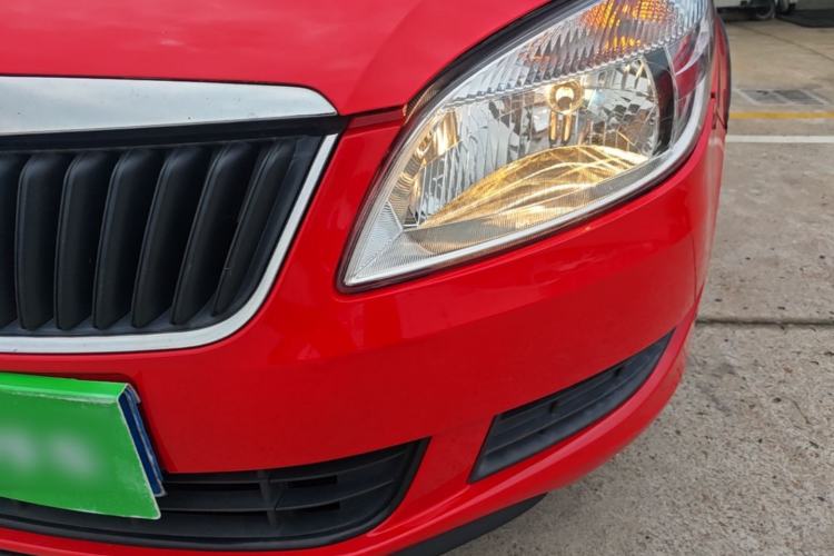 Used Skoda Fabia 2014 1.4L Automatic Crystal Edition Left Front Headlight