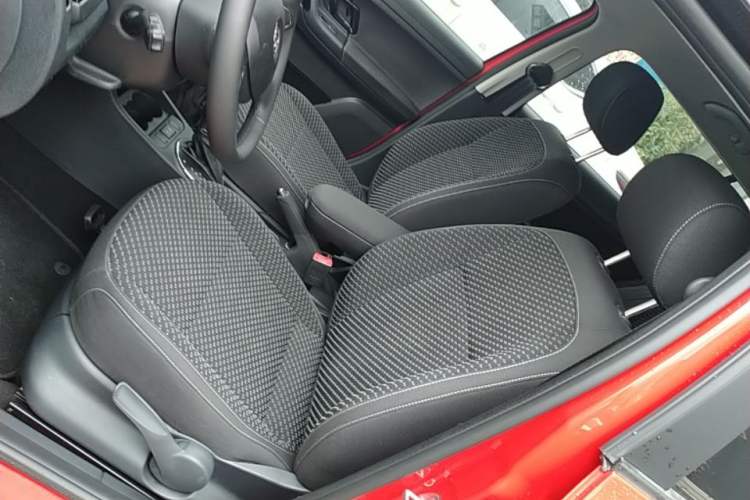 Used Skoda Fabia 2014 1.6L Automatic Sport Edition Left Front Seat