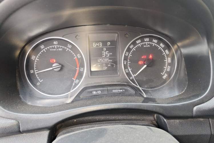 Used Skoda Fabia 2014 1.6L Automatic Sport Edition Odometer Close Up