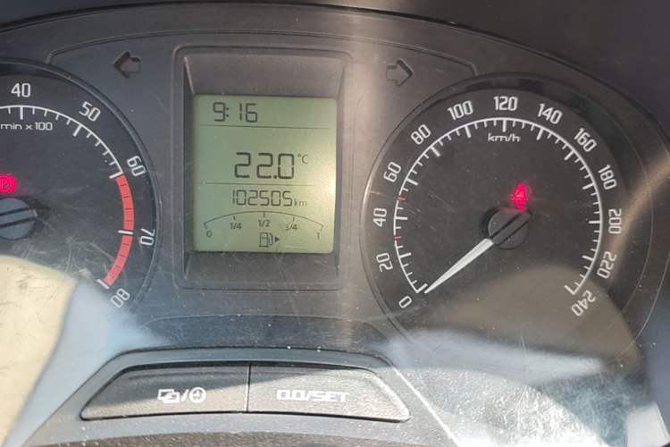 Used Skoda Fabia 2014 1.4L Manual Crystal Edition Odometer Close Up