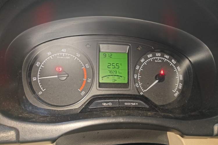 Used Skoda Fabia 2014 1.4L Manual Crystal Edition Odometer Close Up
