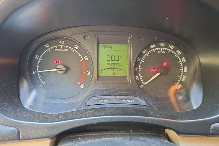 Used Skoda Fabia 2014 1.4L Manual Crystal Edition Odometer Close Up