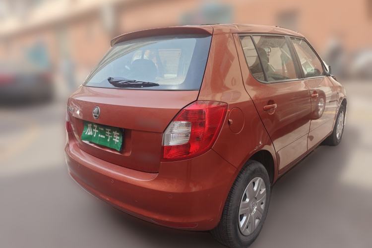 Used Skoda Fabia 2014 1.4L Automatic Crystal Edition Rear Right 45 Deg
