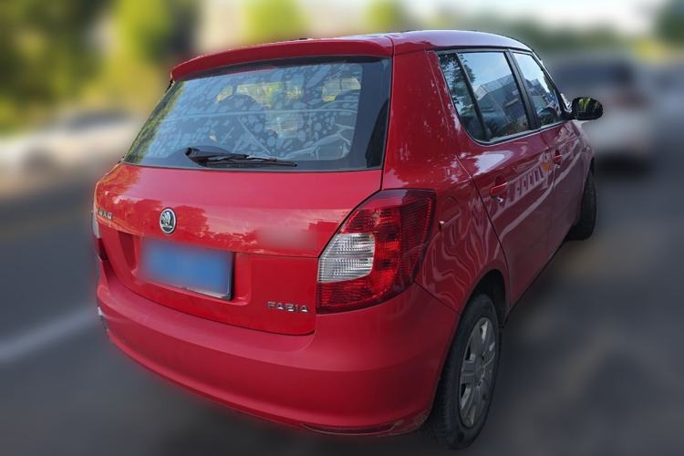 Used Skoda Fabia 2014 1.4L Automatic Crystal Edition Rear Right 45 Deg