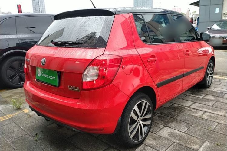 Used Skoda Fabia 2014 1.6L Automatic Sport Edition Rear Right 45 Deg