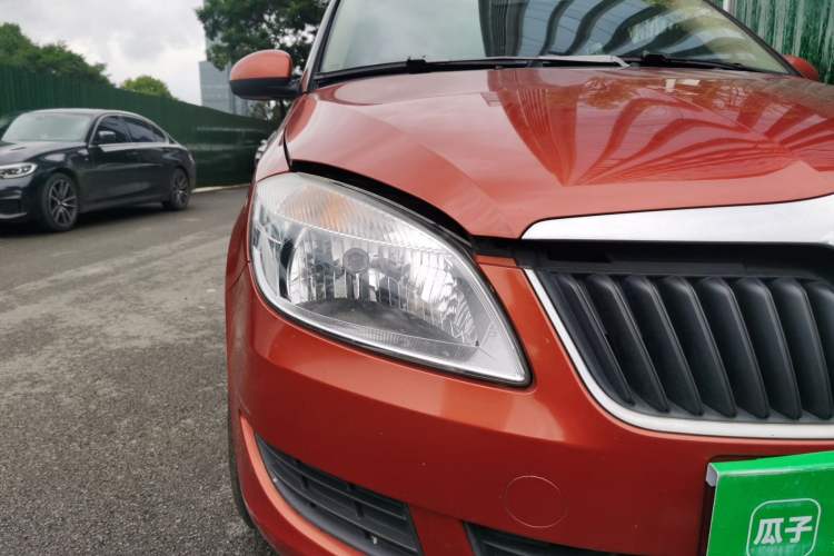 Used Skoda Fabia 2014 1.4L Automatic Crystal Edition Right Front Headlight