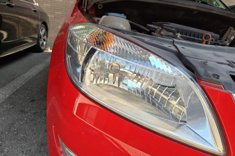 Used Skoda Fabia 2014 1.4L Automatic Crystal Edition Right Front Headlight