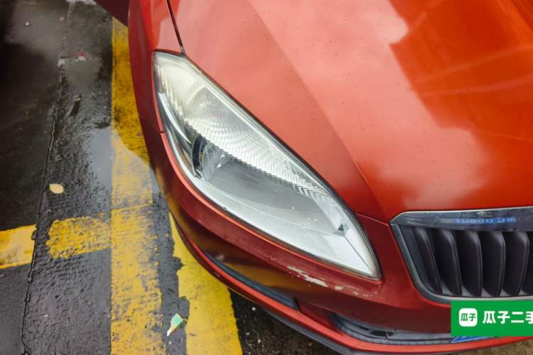 Used Skoda Fabia 2014 1.4L Manual Crystal Edition Right Front Headlight
