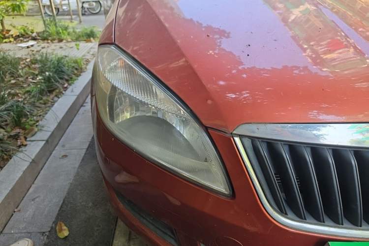 Used Skoda Fabia 2014 1.4L Manual Crystal Edition Right Front Headlight
