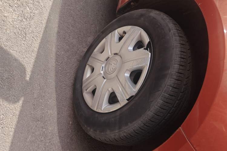 Used Skoda Fabia 2014 1.4L Automatic Crystal Edition Right Front Wheel Hub