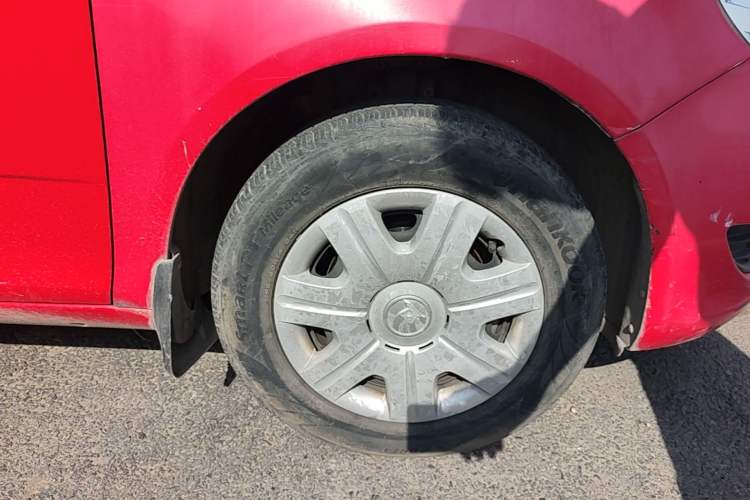 Used Skoda Fabia 2014 1.4L Manual Crystal Edition Right Front Wheel Hub