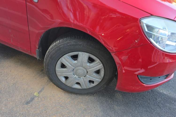 Used Skoda Fabia 2014 1.4L Automatic Crystal Edition Right Front Wheel Hub