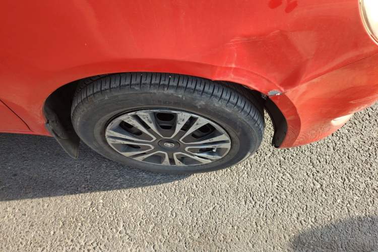 Used Skoda Fabia 2014 1.4L Automatic Crystal Edition Right Front Wheel Hub