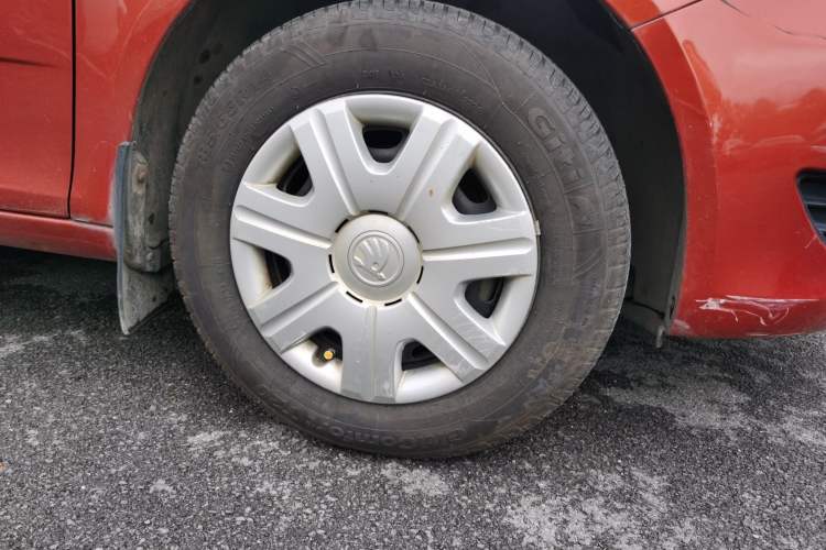 Used Skoda Fabia 2014 1.4L Automatic Crystal Edition Right Front Wheel Hub