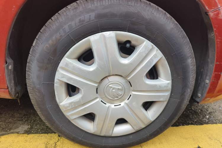 Used Skoda Fabia 2014 1.4L Manual Crystal Edition Right Front Wheel Hub