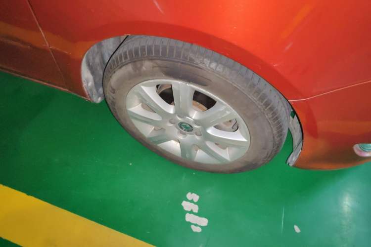Used Skoda Fabia 2014 1.4L Manual Jingling Edition Right Front Wheel Hub